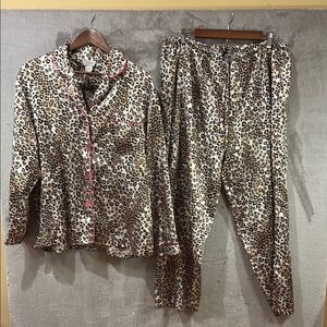 Kathryn Animal Print Long Sleeve Top Sz L & Bottoms Sz XL Pajamas